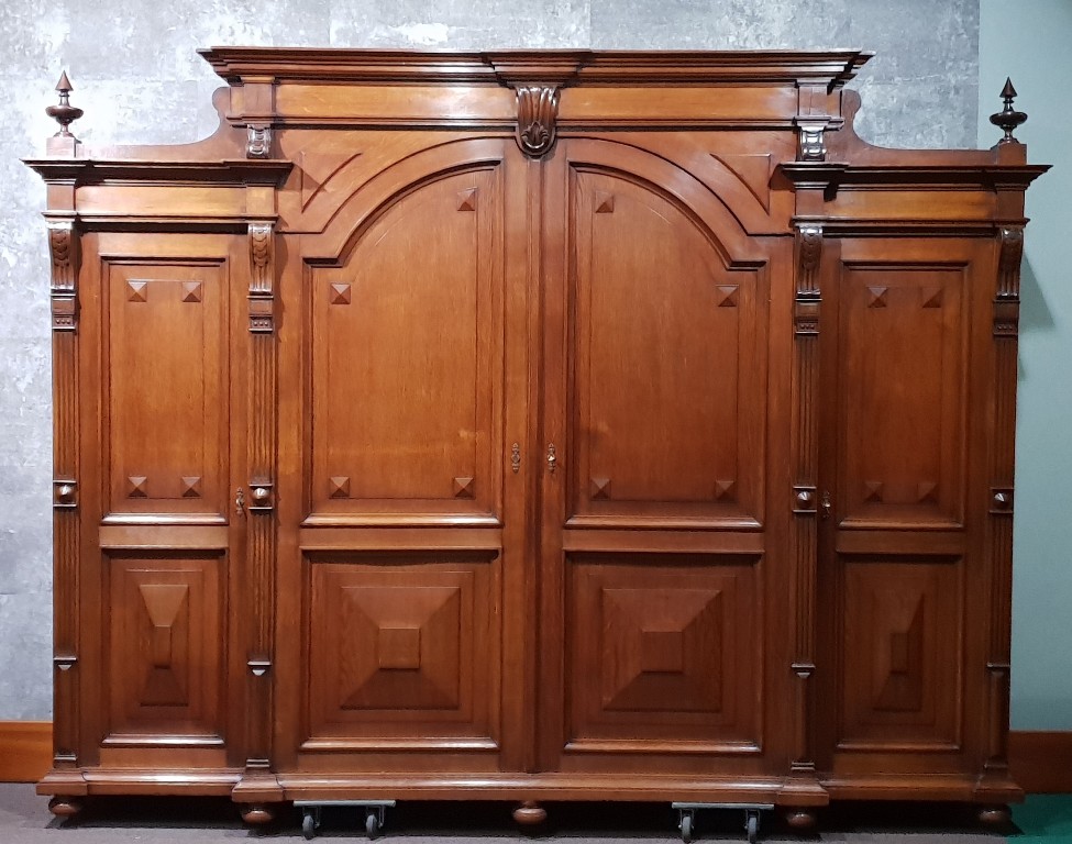 Antique 4 doors oak wardrobe